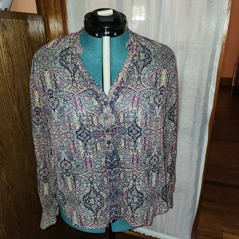 a.n.a Gray Silver Long Sleeve Buttoned Blouse